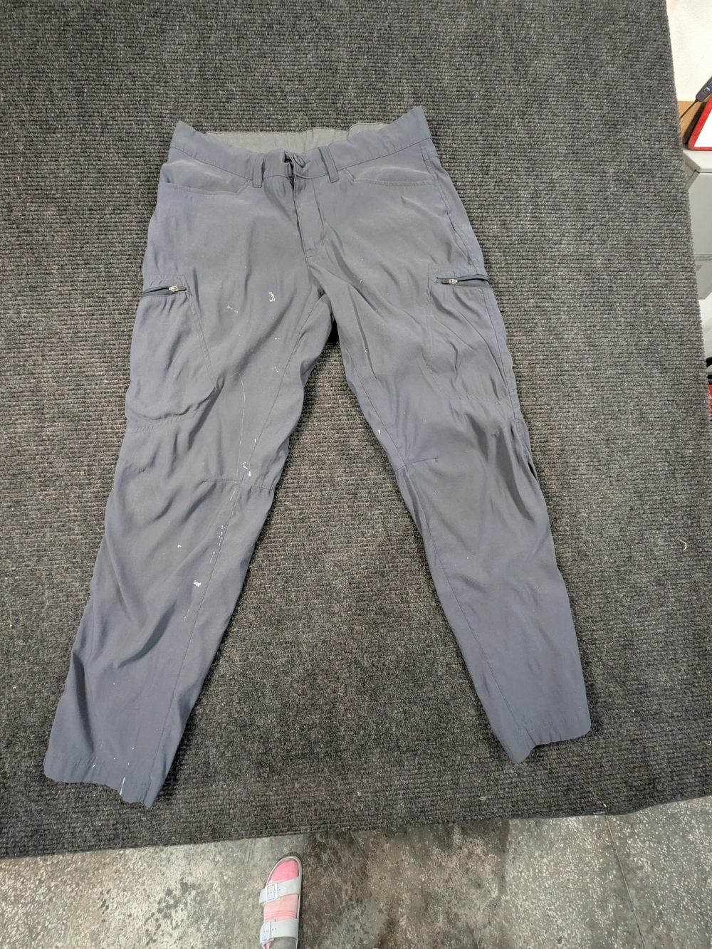 Eddie Bauer Men's Slate Gray Cargo Pants